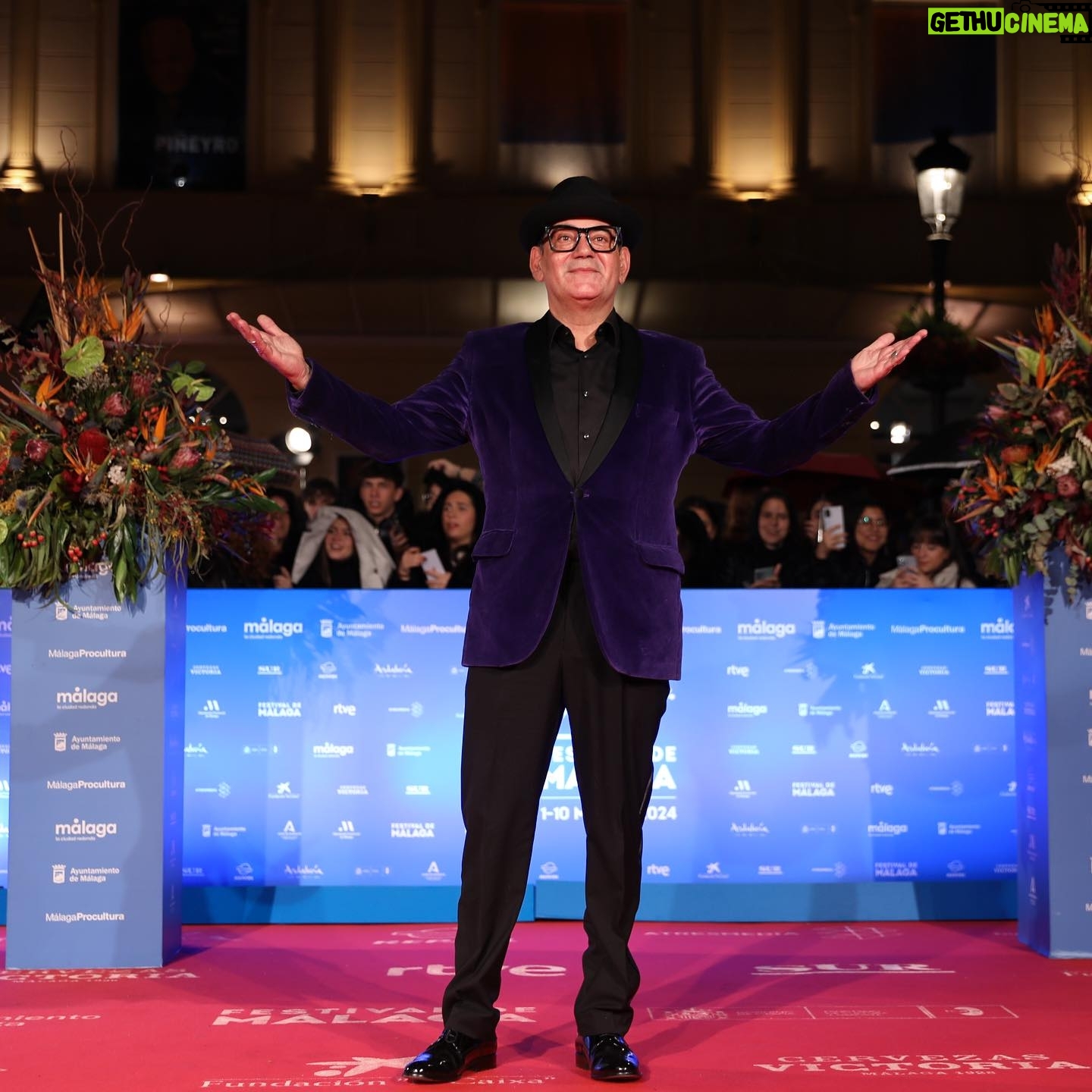 José Corbacho - 304 Likes - 😍 ¡#UnNuevoAmanecer se luce en la alfombra roja del @festivalmalaga!
¡Qué lookazos! 😎
