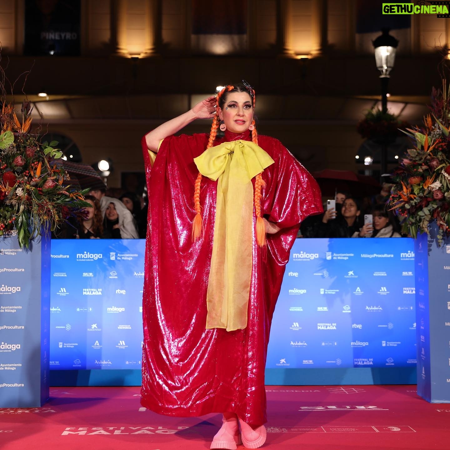 José Corbacho - 304 Likes - 😍 ¡#UnNuevoAmanecer se luce en la alfombra roja del @festivalmalaga!
¡Qué lookazos! 😎