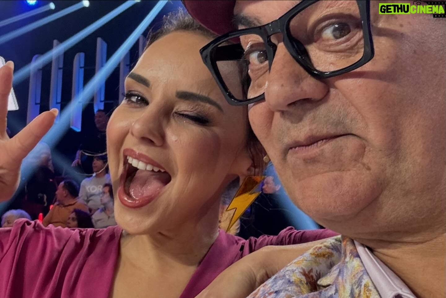 José Corbacho - 600 Likes - Gracias por invitarme a jugar una noche más en ese patio de recreo tan maravilloso que es @tucaramesuena
Primero, un beso a mi querido @angelllacer_oficial al que sustituí y que pronto va a estar dando guerra, o mejor dicho, dando amor. ♥️
Gracias a ese jurado maravilloso @carloslatre @chenoa y #Lolita por su cariño. ♥️♥️♥️
A @fuentes_manel y todo el equipazo técnico del programa.
Y al pedazo casting de esta edición. @juanrabonet @_valros @soymiguellago @supremmedeluxe @raquelsanchezsilva @raoulvazquez @oficialconchita @davibusta @juliamedina BRAVO 👏🏽👏🏽👏🏽
FELIZ DE VOLVER A JUGAR CON VOSOTROS!
♥️♥️♥️
@atresmediacom
Las fotos como siempre de @joseirun_fotografia 📷