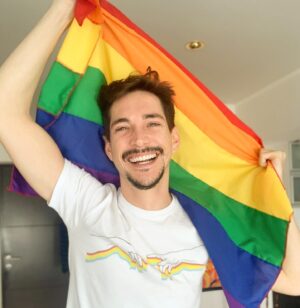 Jose Dammert Instagram - Me siento agradecido, me siento feliz, me siento orgulloso! Decidí vivir sin miedo, quiero un mundo feliz, y haré TODO lo que esté en mis manos para lograrlo! #pride #orgullo #gay #happy #actor #encasa