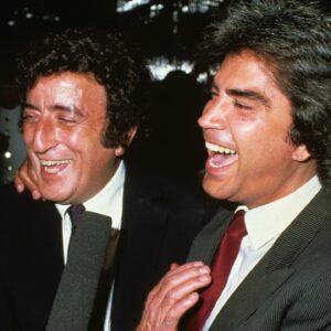 José Luis 'El Puma' Rodríguez Instagram - Momentos inolvidables con @itstonybennett 

Uno de los grandes, MUY GRANDES. 

Conservó su voz hasta el último momento, seguirá viviendo a través de sus canciones, te queremos Tony, descansa.

#ElPuma