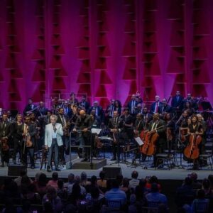 José Luis 'El Puma' Rodríguez Instagram - República Dominicana siempre es especial. Anoche estuvimos a casa llena, con más de 60 músicos en el escenario, dirigidos magistralmente por el maestro @amaurysanchez 
Me llenaron el alma #ElPumaSinfónico