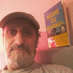 José Luis Gil Instagram - A partir de hoy este será mi libro de cabecera; NADIE ES NORMAL de mi querido compañero Jordi Sánchez. Éxito seguro!