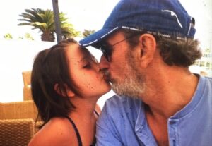 José Luis Gil Instagram - Ayer cumplió 14 añazos esta personita que nos dio la vida en momentos muy difíciles. Valeria es más que amor, más que cualquier cosa bonita que este torpe abuelo pueda escribir.❤️❤️❤️❤️❤️