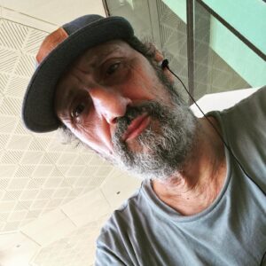 José Luis Gil Instagram - Se acaban los pocos días de vacaciones… fuera de MADRID, quiero decir