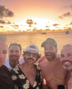 José María Torre Instagram - Recap de un Año Nuevo en un país hermano , que la pasamos masiado chévere ,Venezuela Gracias por todo de verdad que disfrutamos la comida, sus playas , su gente muchos amigos nuevos que se llevan en el Corazón gracias familia Gómez de pana ke ejtuvo arrecho!!!
Sin duda se vuelve pronto!!
#NewGentleman