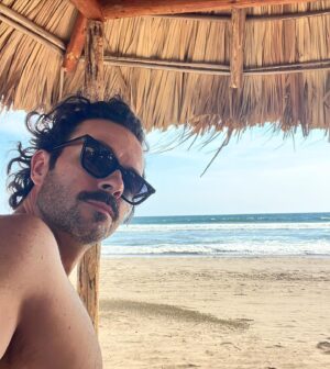 José María Torre Instagram - Siempre un placer regresar a Acapulco despues de la tragedia, es increíble ver el corazón que tiene este lugar que tanto queremos , su gente siempre para adelante , siempre chambeando , siempre con una sonrisa y siempre contando anécdotas!!! Aplauso total a la gente del @abiertomexicanodetenis  @mundoimperialmx que gran esfuerzo y tan bien logrado , a toda la gente involucrada que hacen que ya Acapulco esté listo para recibir a todo el mundo con brazos abiertos!!
Se llena el corazón!!!
#SiempreContigoAcapulco