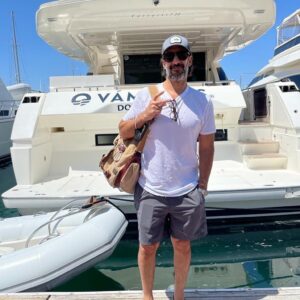 José María Yázpik Instagram - Gracias infinitas a mis amigos de @granmarmx @vamonosbajatours y en especial a @jesuslucero168 y todo el crew por un extraordinario viaje. Si quieren darse un regalo de vida, vayan a La Paz y rolen con esta gente chingona. GRACIAAAAAS!!!! 😎