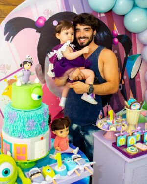 José Victor Pires Instagram - Filha! Que dia especial… que sensação diferente e FELIZ comemorar o seu 1º aniversário, poder ver você aproveitando sua festa cheia de saúde e com sua família do lado! Vc é muito especial Maya… que você seja muito feliz minha filha! To aqui pro que você precisar ❤️ 

📷: @produtoraleocallenzo