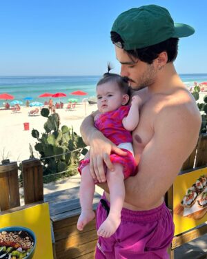 José Victor Pires Instagram - Eu e ela na posição que ela mais gosta! 🩷