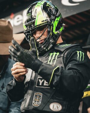 José Vitor Leme Instagram - Leme is lights out in Nampa! The 2X World Champion is blazing a trail towards the Top 15, steadily securing his position away from the danger zone and inching closer to another shot at the prestigious gold buckle.