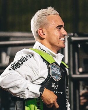 José Vitor Leme Instagram - New hair. Same Leme.