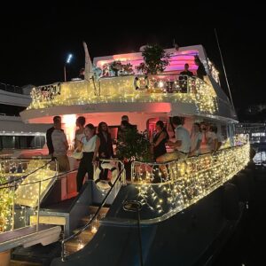 José de la Torre Instagram - Yatch party with my beautiful family of @kilianparis 💙