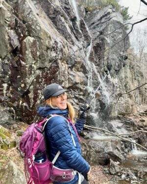 Josée Lavigueur Instagram - Une rando qui part du printemps , et qui fait un petit détour en hiver 🤪🌲☃️🏔️