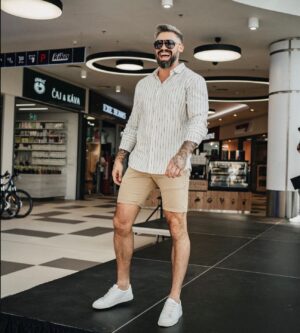 Josef Kůrka Instagram - Včerejší přehlídka v @galeriebutovice  byla skvěle, dekuji všem 👏 já si to teda užíval 😀🙈👏 pořádající agentura @reasagency foto @terezabicakova_foto #model #life #lifestyle #mood #smile #thankyou #job #work #intagram #czechboy #smile #look