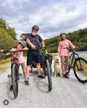 Josef Vrtal Instagram - Skandál u Jezera Loch Ness, naštvaní golfisti, kempování a cyklistika ve Skotsku, lodě, co chodí po schodech, malebné St. Andrews a mnohem víc ve 2. dílu FOTRA na Britských ostrovech, dneska večer ve 21:20 🏴󠁧󠁢󠁳󠁣󠁴󠁿

#fotrnatripu #skotsko #standrews #lochness #caledoniancanal #directjizda #cestovani #hyundaistaria #cestovanisdetmi #cestovanisepsem