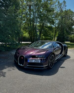 Josef Vrtal Instagram - Jako kluci jsme říkali 300 z místa, jenže tohle jede skoro 500 🫨 #bugattichiron brzy v Autosalonu 👈
#dnestetujem 
#autosalontvprima