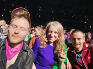 Josefin Johansson Instagram - Jag fyller 41 år idag!!!! Vi firar med att jag tog mina killar på genrepet av @melodifestivalen idag. Så som @oskarzaar sa: nu vet vi vem som vinner ikväll innan alla andra. Tack @tonniebyler för innerlig min. (Och @jesperronndahl för biljetterna)