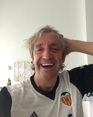 Josep Pedrerol Instagram - Me encanta el @valenciacf. Lo reconozco. #amunt #futbol #equipo @elchiringuitotv