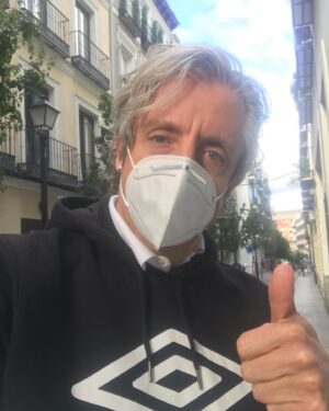 Josep Pedrerol Instagram - Bajan las temperaturas #paseo #madrid #weekend #umbro