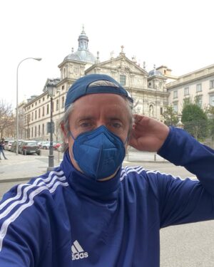 Josep Pedrerol Instagram - Hay que hacer algo deporte pero sin que se te descoloque el pelo 🤣 🤣🤣