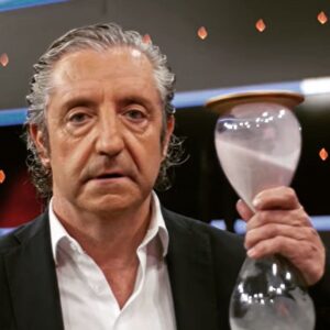 Josep Pedrerol Instagram - Tic tac, tic tac, tic tac…. Las campanadas de este año. ¡Feliz 2022! #rewind