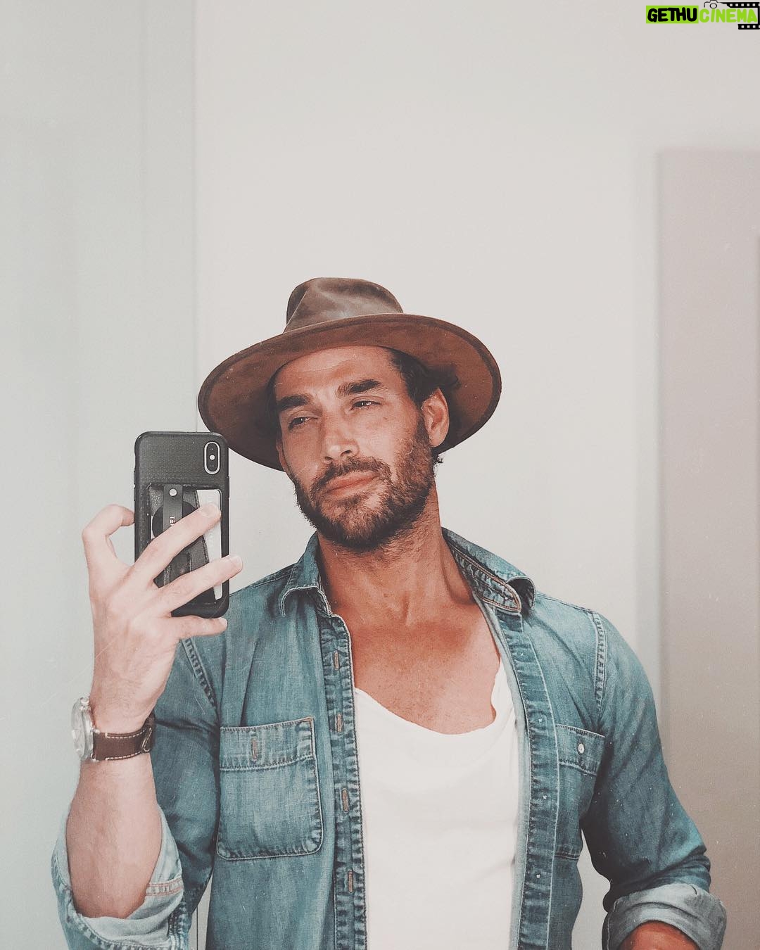 Joseph Cannata - 20K Likes -
Professor of Archaeology, expert on the occult, and how does one say it… obtainer of rare antiquities 🗿
#IndianaCannats #DrJones #TempleOfDoom
#PersonallyILikedTheEdit
#StillCantHoldMyPhoneNormal