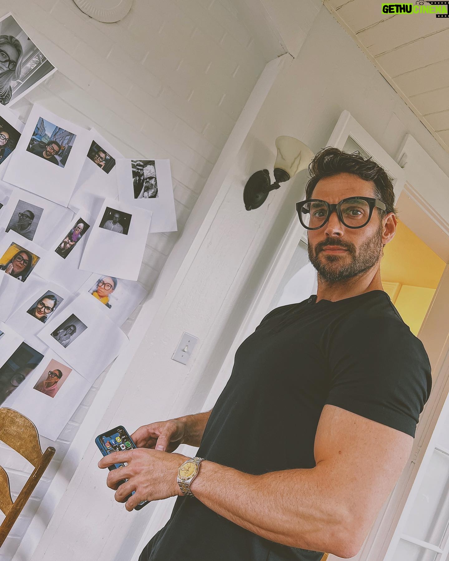 Joseph Cannata - 3 Likes -
Big specs, even bigger …
#Art
#ArtShow
#ICanSeePlutoWithThese