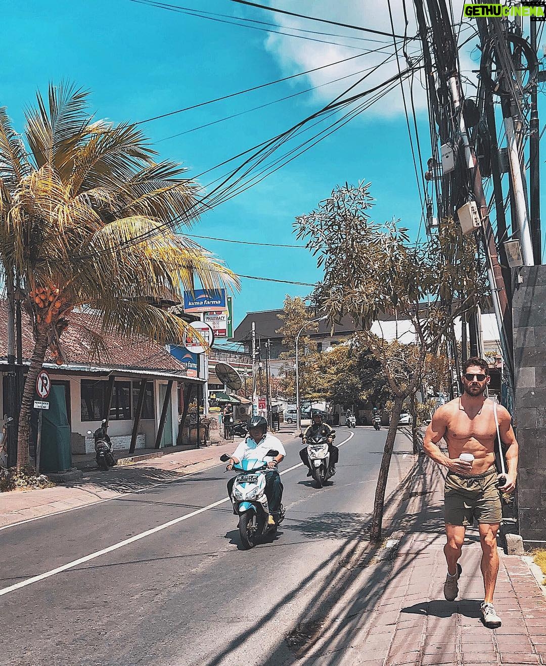 Joseph Cannata - 20.7K Likes -
I need to go back to a place where my morning coffee looks a little something like this 🌴☕️
#BiggerWheelsThanYourScooter
#Travel
#BackToBali
#iddybiddycoffee