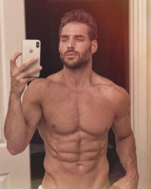 Joseph Cannata Instagram - ⁣⁣
Joe Fresh 🧖🏽‍♂️⁣⁣
⁣⁣
#LaundryDay⁣⁣
#NotA10YearChallenge⁣⁣
#GivingYouThoughtsYouNeverHad⁣⁣
#OrNot
#ScrewTheDamnEgg