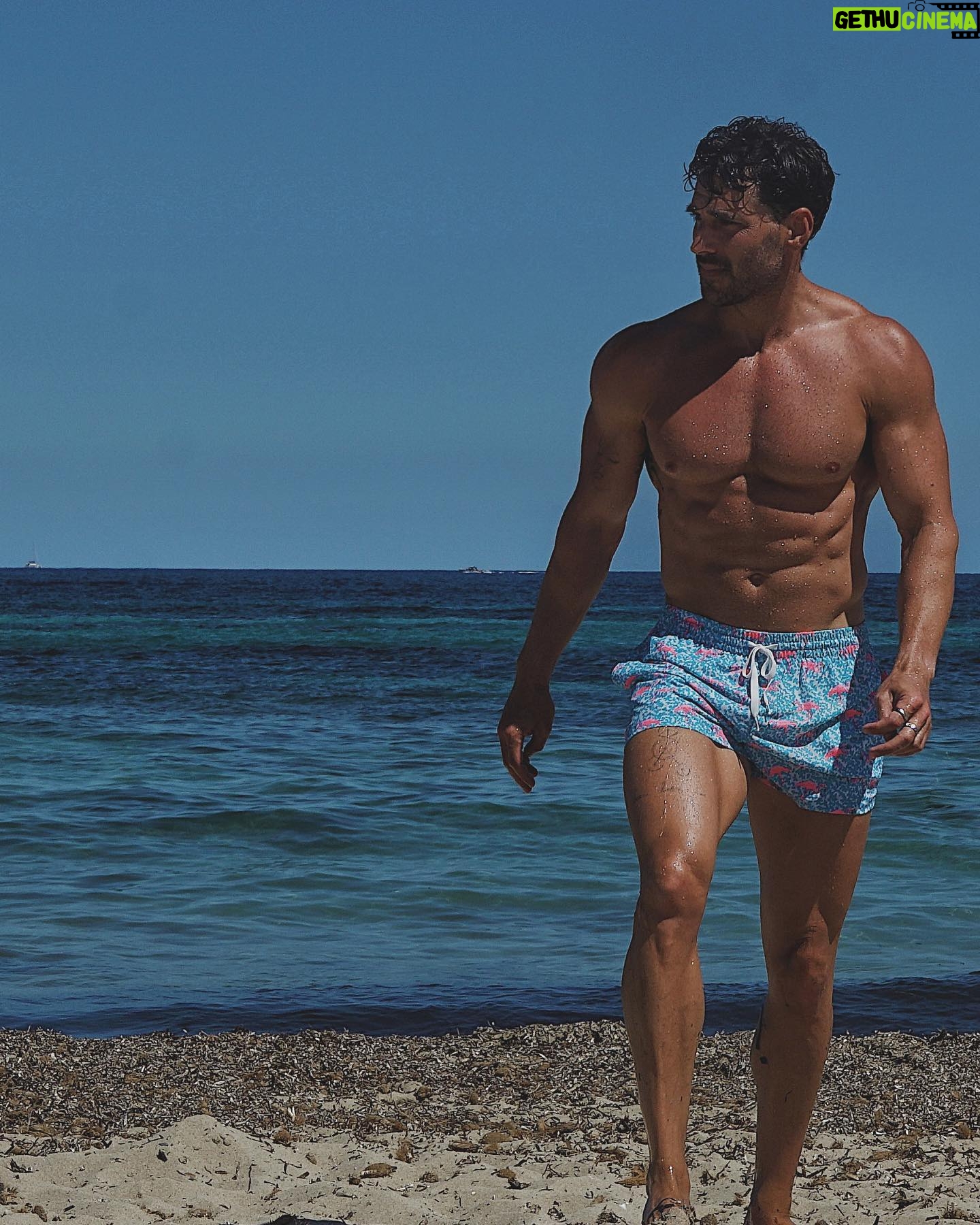 Joseph Cannata - 3 Likes -
Flew to Madrid, trained to Alicante
ferried to Ibiza, swam to Mallorca 🌴🇪🇸