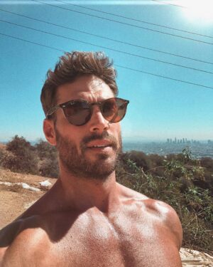 Joseph Cannata Instagram - ⁣
No one wants to hike with me ⁣
so I’ll just take my own damn picture ☀️⁣
#California⁣
#SelfieWhileHikingAintSafe⁣
#HiImBack⁣
