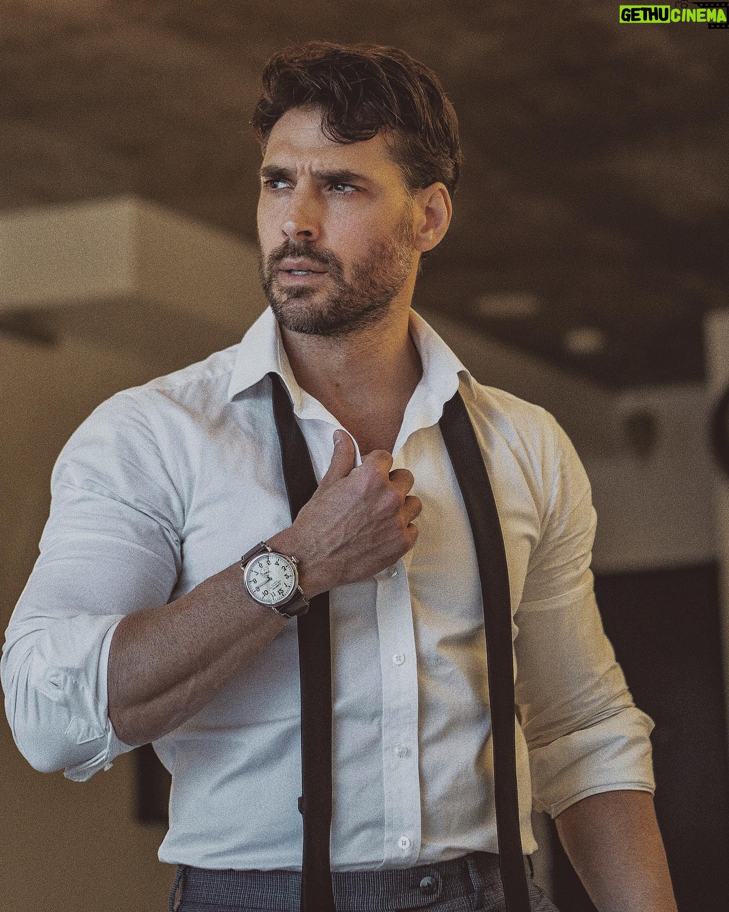 Joseph Cannata - 11.3K Likes -
When the scent of her lingers 😏