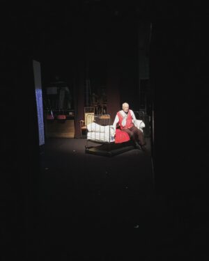 Joséphine Berry Instagram - La vie est un cercle ⭕️ 

Je joue encore quelques dates dans Le Cercle des Illusionnistes au Splendid! 
Venez vite les amis, c’est bientôt fini ! 

26 au 31 décembre 
11 au 15 janvier. 

@theatredusplendid 
#lecercledesillusionnistes 
By @alexismichalik 

En photos et aussi sur scène: 
@charline__paul @olivier_dote_doevi @instaaclyde @victorboulenger et Michel(s) 
❤️
