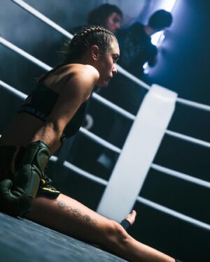 Joséphine Berry Instagram - 🎬Team work makes the dream work. 

Quelques photos backstage du tournage de mon court métrage Hors Combat. Avec une équipe incroyablement incroyable. ✨
(More pics coming soon)
🤍🥊🤍
📸 @adrien_ollive 

Hors Combat - coming soon 🥊

Avec @cedricappietto @clemenceschreiber @mbh_mehdi_ben_hassen @marvin_leija et @instaaclyde 

1er assistant : @victorboulenger 
Script: Manon Charnaillat 
Directeur de la photographie : @antoineszlafmyc @aaaprods 
1er Assistant Caméra: @geoffroyvirgery 
Chef Electro: @leeeroy.mov 
2 eme assistant caméra : @valentinjoubrel 
Electro: Baptiste Desnues

Stunt coordinator: @loffredogregory 
Stunt choreographer: @benmilord
Stunt choreographer assistant: @mbh_mehdi_ben_hassen 

Ingénieur du son : @nic0las_mh 
Assistant Son : @alexis hallier 

Décoratrice et accessoiriste : @timtamwalawalabingbang et Agathe Bitbol
Costumes : @margueritemarin_ et Lauren Jean
Maquillage et coiffure: Milla Bergandi 
FX: Pangyun Guo

Chargée de production et régisseuse générale : Kelly Lethuillier 🤍
Régie : @clemenceboisnard et Mathilde Leroy 

Monteur: @andreacatozzi 
Monteur et mixeur son: Hugo Cohen @em0jinxx 
Etalonneur: Pierre Briere 
Musique : Reno Isaac @reno_isaac 

Design Affiche : Benjamin Forde @flytrybe 
Photo affiche : @christophe_brachet_ 

#horscombat #courtmetrage #realisatrice #backstage #onset #comedienne #stunt #muaythai #gratitudeinfinie #1000merci #vousetesgeniaux #jevousaime