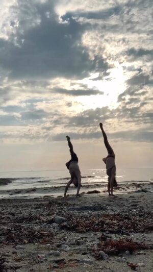 Joséphine Berry Instagram - Love, nature, training and SPLASH ❤️💦 Dans le Morbihan. Des vacances et des fails bretons.
.
#ridestory #couplegoals #acrobatics #movement #tricks #stunt #actress #paddle #training #challenge