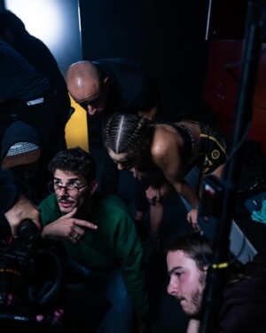 Joséphine Berry Instagram - 🎬Team work makes the dream work. 

Quelques photos backstage du tournage de mon court métrage Hors Combat. Avec une équipe incroyablement incroyable. ✨
(More pics coming soon)
🤍🥊🤍
📸 @adrien_ollive 

Hors Combat - coming soon 🥊

Avec @cedricappietto @clemenceschreiber @mbh_mehdi_ben_hassen @marvin_leija et @instaaclyde 

1er assistant : @victorboulenger 
Script: Manon Charnaillat 
Directeur de la photographie : @antoineszlafmyc @aaaprods 
1er Assistant Caméra: @geoffroyvirgery 
Chef Electro: @leeeroy.mov 
2 eme assistant caméra : @valentinjoubrel 
Electro: Baptiste Desnues

Stunt coordinator: @loffredogregory 
Stunt choreographer: @benmilord
Stunt choreographer assistant: @mbh_mehdi_ben_hassen 

Ingénieur du son : @nic0las_mh 
Assistant Son : @alexis hallier 

Décoratrice et accessoiriste : @timtamwalawalabingbang et Agathe Bitbol
Costumes : @margueritemarin_ et Lauren Jean
Maquillage et coiffure: Milla Bergandi 
FX: Pangyun Guo

Chargée de production et régisseuse générale : Kelly Lethuillier 🤍
Régie : @clemenceboisnard et Mathilde Leroy 

Monteur: @andreacatozzi 
Monteur et mixeur son: Hugo Cohen @em0jinxx 
Etalonneur: Pierre Briere 
Musique : Reno Isaac @reno_isaac 

Design Affiche : Benjamin Forde @flytrybe 
Photo affiche : @christophe_brachet_ 

#horscombat #courtmetrage #realisatrice #backstage #onset #comedienne #stunt #muaythai #gratitudeinfinie #1000merci #vousetesgeniaux #jevousaime