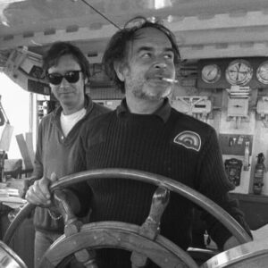 Joséphine Berry Instagram - 🖤21/01/1933- 15/01/2024 🤍

Un vide énorme, aussi grand que l’homme que étais. 
Mon grand père de cœur, mon ami… 
Passionné de la nature, amoureux des animaux, président de Greenpeace France, commandant du Rainbow Warrior II et du Sirius, fondateur de Whatever, militant, aventurier, écrivain, peintre et tellement plus. 

Tu étais un grand monsieur, un des plus grands, si généreux et terriblement humble. L’incarnation de l’altruisme à l’état pur. 

Tout ces échanges, ces moments de partage, ces conversations, ces mails, ces week-ends me manquent déjà profondément…

Une mine d’or s’est éteinte, mais tu continuera de naviguer sur les océans et dans mon cœur pour toujours. 

Merci pour tout. Je t’aime Alain.🌈