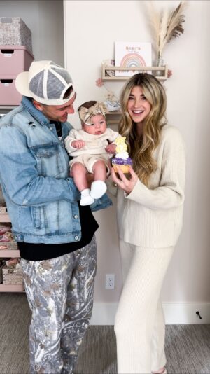 Josh Brueckner Instagram - How do we already have a 3 month old🥹🫶🏻 Everyday gets better with little miss Skye💕
