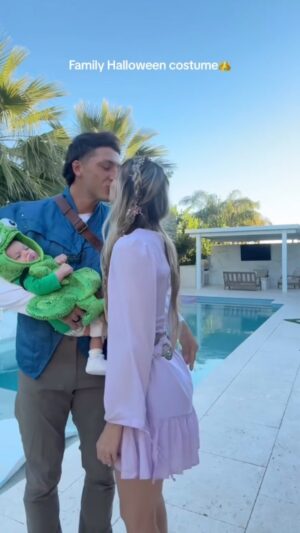 Josh Brueckner Instagram - First family Halloween was a success 🎃 #halloween