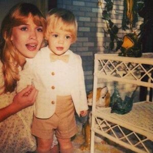 Josh Henderson Instagram - Biggest of happy bdays to the most important woman in the world to me. My beautiful MOMMA !! Love u so much @hendergren 💙💙💙💙