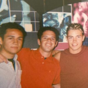 Josh Henderson Instagram - #Flashbackfriday to where it all began. POPSTARS.. Making friends. Sleeping on the street with thousands. Rehearsing in a motel room with a mic that actually didn’t function. Waiting our chance just to be seen by the judges. Somehow I won the show which started my entire career. So grateful for all the steps that have brought me to where I am now... All apart of the journey. #thankyoulord 🙏🏽🙏🏽🙏🏽