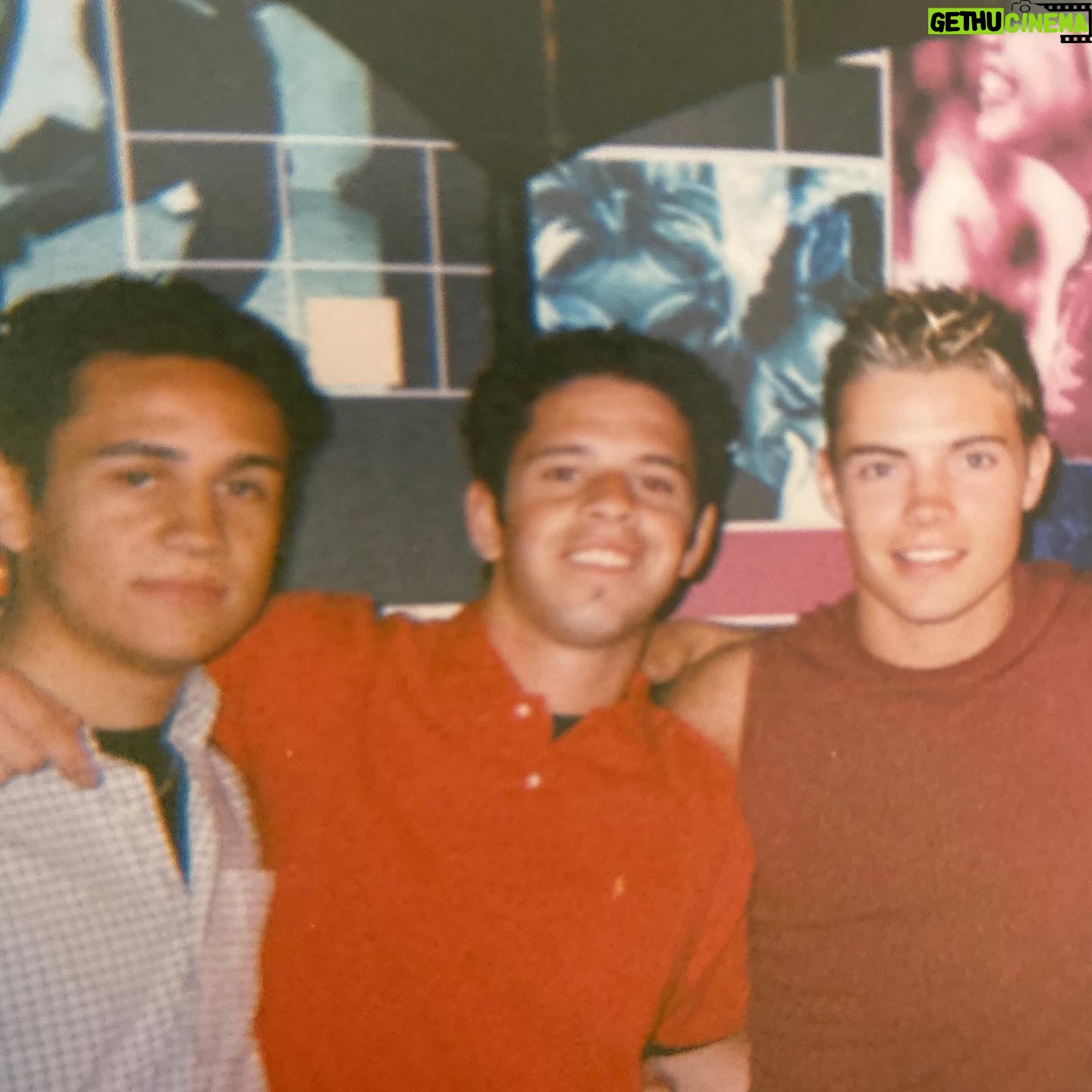 Josh Henderson - 4.8K Likes - #Flashbackfriday to where it all began. POPSTARS.. Making friends. Sleeping on the street with thousands. Rehearsing in a motel room with a mic that actually didn’t function. Waiting our chance just to be seen by the judges. Somehow I won the show which started my entire career. So grateful for all the steps that have brought me to where I am now... All apart of the journey. #thankyoulord 🙏🏽🙏🏽🙏🏽