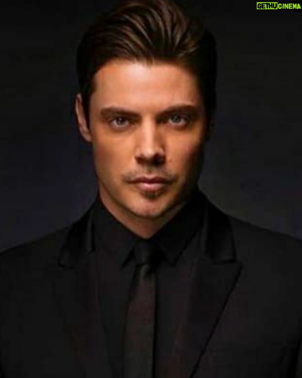 Josh Henderson - 4.8K Likes - #blackfriday