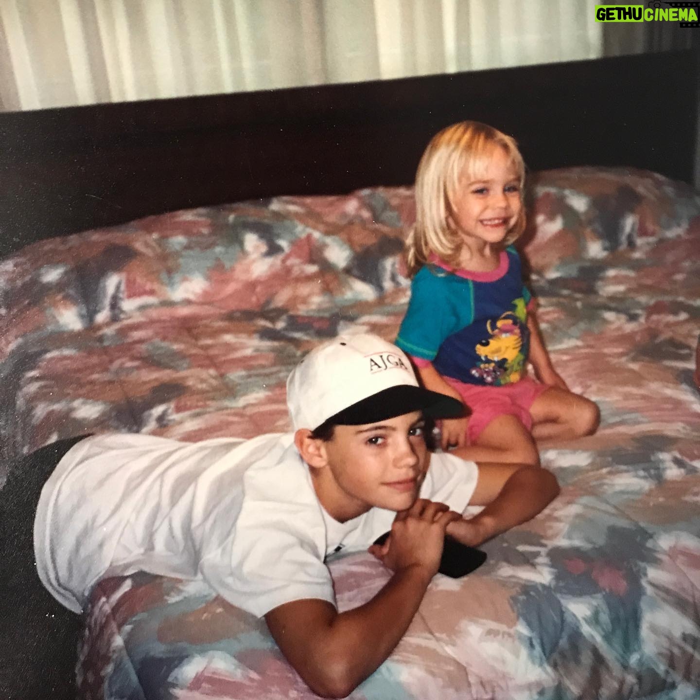 Josh Henderson - 4.7K Likes - Biggest of happy bday’s to my lil sis @hannahhultgren !! Can’t believe your 30!! Whaaaat?! Love you more than you’ll ever know. Happy bday Han see ya soooon 🤗