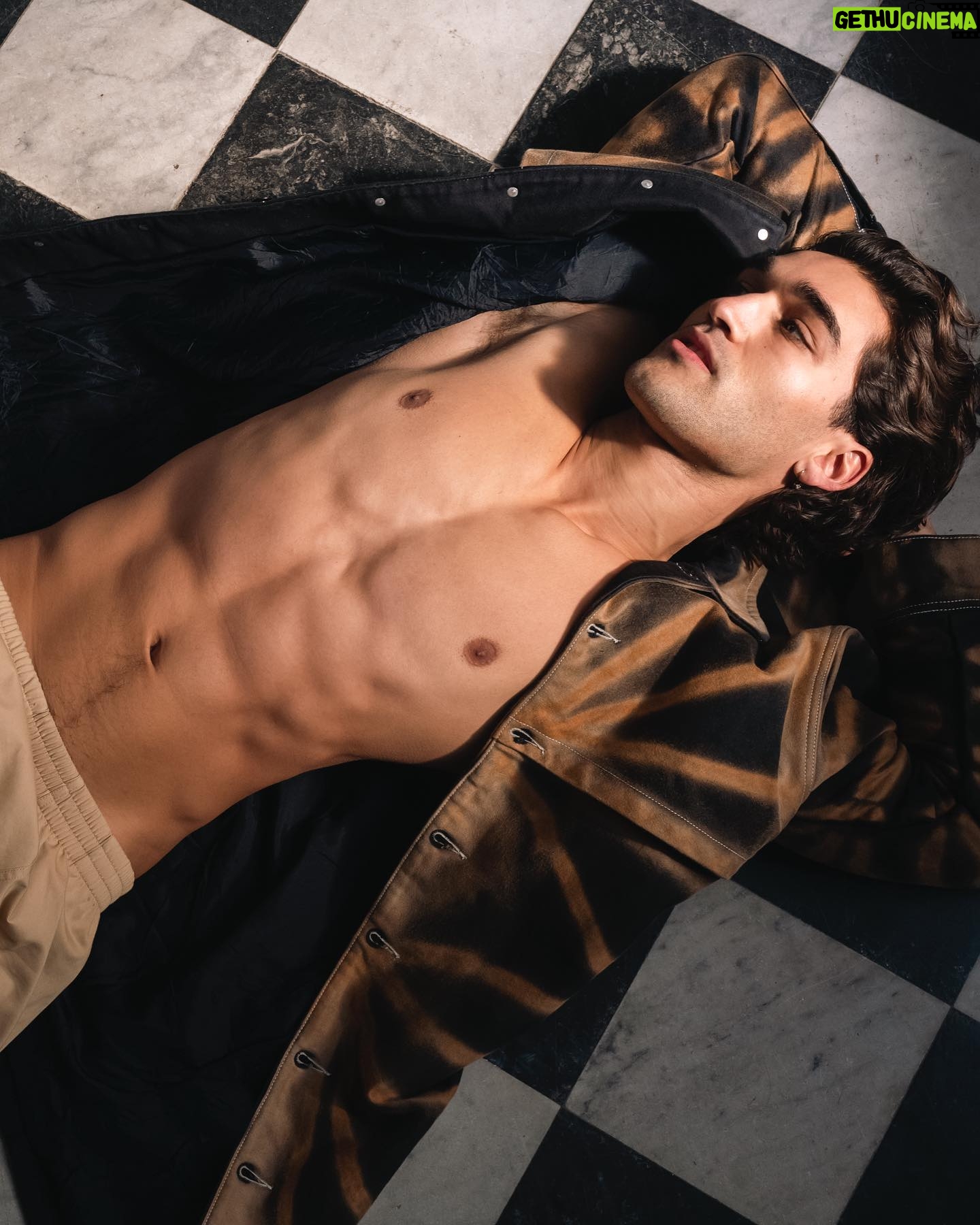 Josh Heuston - 3 Likes - Cover up @_manabouttownuk 💙
Photography @isabellaelordi
Styling @bennett_abby
Words by @ericarana
Editorial director @huwgwyther
Art directors @harry_conor @livi.av @aparna_aji
Fashion assistants @jemimahayess @belladobinsonn
Photography Assistant @air.wick