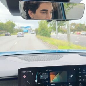 Josh Heuston Instagram - The new @kiaaustralia electric tank #kiaEV9 #kiasundaysession thank you for having me 🤍