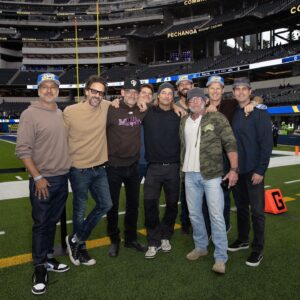Josh Holloway Instagram - what a pleasure to meet the man himself #LesSnead 💙
thank you @rams for an amazing day #rams #ramshouse