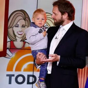 Josh Lucas Instagram - I’ve been very lucky to go on @todayshow many times and found this flashback of when my son came with me after his babysitter got stuck in traffic. Thrilled to be back on the show tomorrow (Thursday) discussing our shark film THE BLACK DEMON & @yellowstone. #blackdemonmovie #yellowstonetv #thetodayshow @nbcnews @nbc @hodaandjenna #theblackdemonmovie