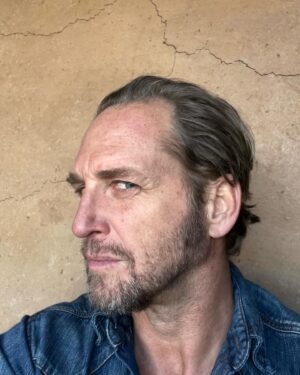 Josh Lucas Instagram - If you like well crafted old school gritty crime thrillers our film BLOOD FOR DUST is available today in theaters and streaming. Shot in a wicked cold stretch in Montana on a tiny budget by a seriously dedicated crew I really hope you take the time to find this gem of a film. #kitharington and Scoot McNairy are great in this film! & it’s gotten great reviews! @rodblackhurst @ethansuplee @skeetulrich ps… a little BTS to show the glamorous work conditions. 🙄